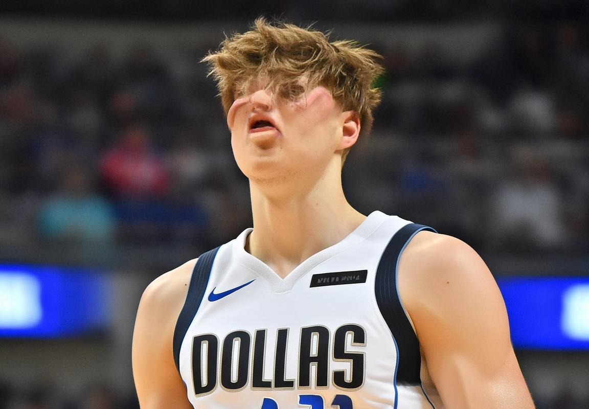 2021年NBA总决赛雄鹿与湖人对决的精彩瞬间与战术分析(图1)